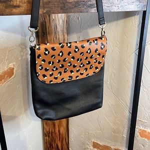Thirty-One Studio 31 crossbody purse, black w/ leopard flap